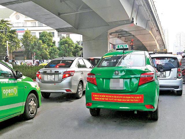 Không sớm định danh, “cuộc chiến” taxi truyển thống và xe công nghệ còn kéo dài - Ảnh 1. Không sớm định danh, “cuộc chiến” taxi truyển thống và xe công nghệ còn kéo dài - Ảnh 1.