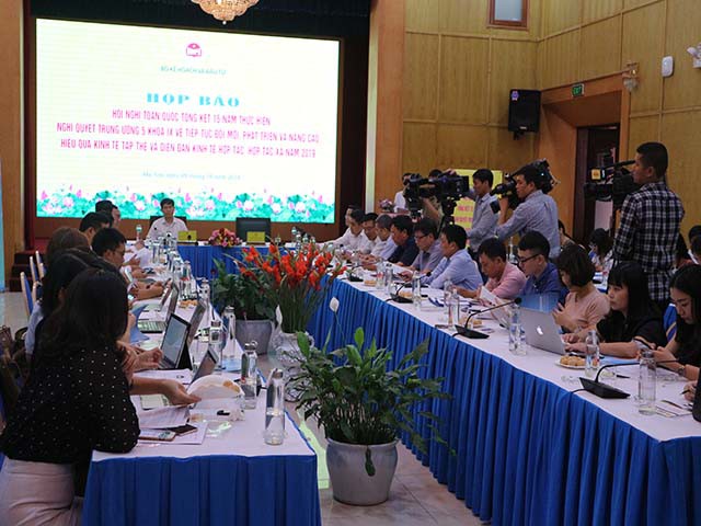 “Nhiều hợp tác xã vẫn khó khăn, năng lực nội tại yếu, cơ sở vật chất nghèo nàn” - Ảnh 1. “Nhiều hợp tác xã vẫn khó khăn, năng lực nội tại yếu, cơ sở vật chất nghèo nàn” - Ảnh 1.
