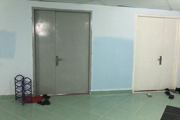 TP.HCM: Chung cư xây 10 năm nham nhở, dân vẫn liều mình vào ở - Ảnh 4. TP.HCM: Chung cư xây 10 năm nham nhở, dân vẫn liều mình vào ở - Ảnh 4.