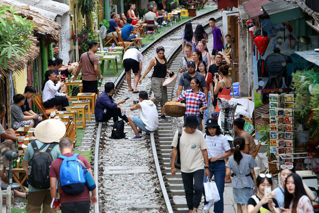 Bộ GTVT không ủng hộ &quot;cà phê đường tàu&quot; - Ảnh 1.