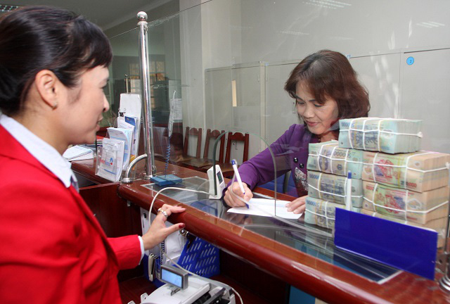 Lãi suất vẫn “nặng vai” doanh nghiệp - Ảnh 1. Lãi suất vẫn “nặng vai” doanh nghiệp - Ảnh 1.