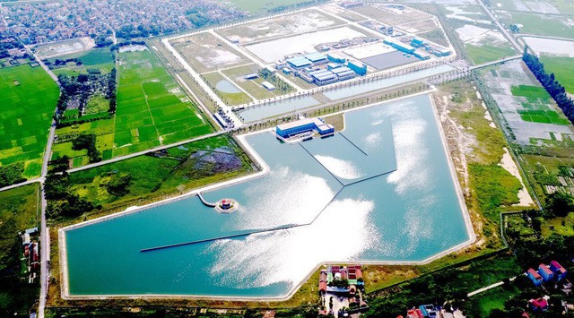 Giá nước sông Đuống đắt gấp đôi: Vạn dân Hà Nội gánh nước giá đắt - Ảnh 1. Giá nước sông Đuống đắt gấp đôi: Vạn dân Hà Nội gánh nước giá đắt - Ảnh 1.