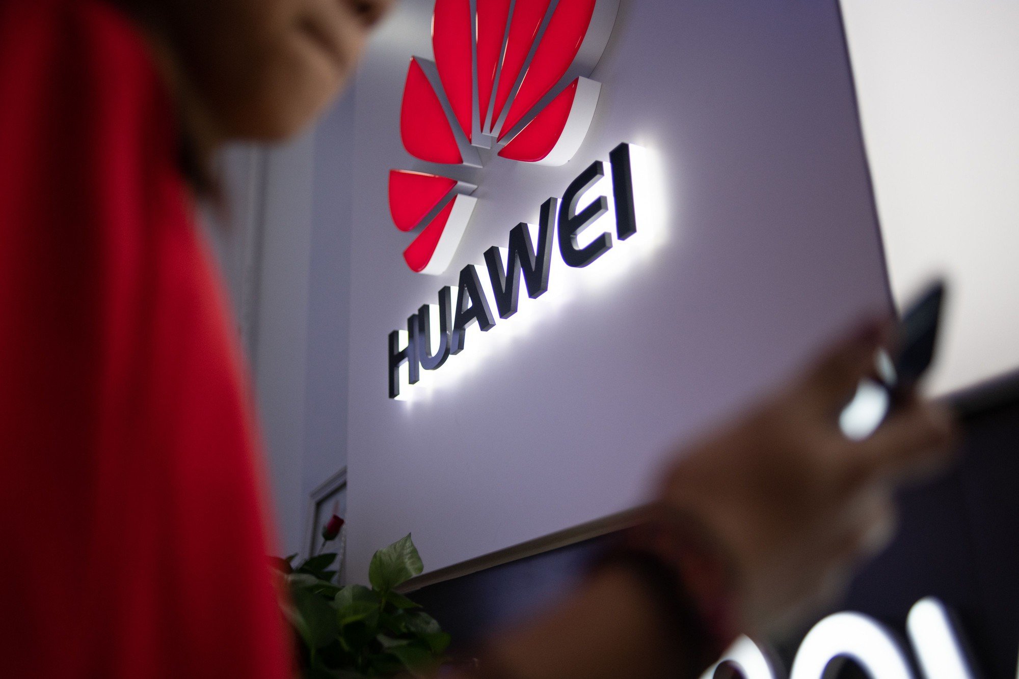 Vừa đưa 28 thực thể Trung Quốc vào danh sách đen, Mỹ lại định cấp phép xuất khẩu cho Huawei? - Ảnh 1. Vừa đưa 28 thực thể Trung Quốc vào danh sách đen, Mỹ lại định cấp phép xuất khẩu cho Huawei? - Ảnh 1.