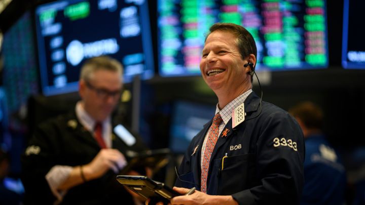Doanh nghiệp Mỹ khởi đầu mùa báo cáo kinh doanh đầy triển vọng, Dow Jones tăng gần 240 điểm - Ảnh 1. Doanh nghiệp Mỹ khởi đầu mùa báo cáo kinh doanh đầy triển vọng, Dow Jones tăng gần 240 điểm - Ảnh 1.