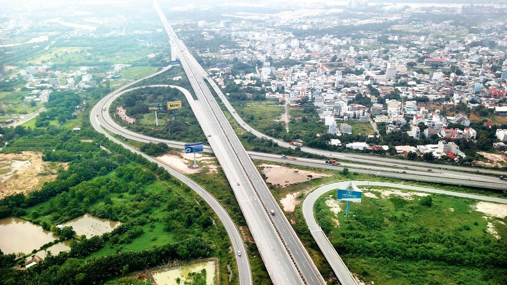 Ngân hàng sẽ giải quyết vốn cho dự án cao tốc Bắc Nam - Ảnh 1. Ngân hàng sẽ giải quyết vốn cho dự án cao tốc Bắc Nam - Ảnh 1.
