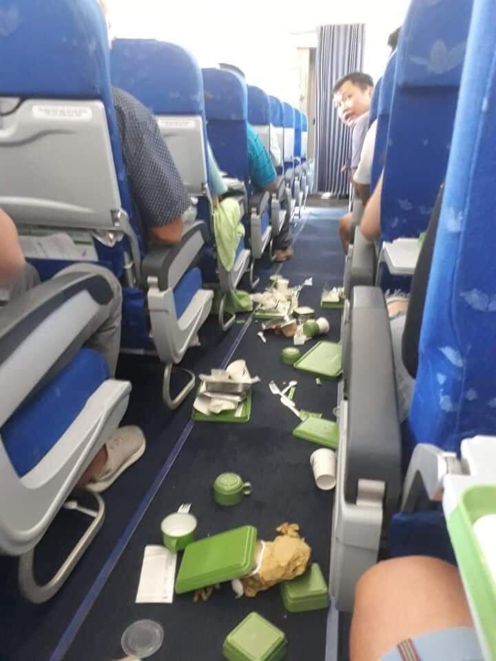 Máy bay Bamboo Airways gặp sự cố rơi hẫng 2 lần hành khách hoảng sợ - Ảnh 1. Máy bay Bamboo Airways gặp sự cố rơi hẫng 2 lần hành khách hoảng sợ - Ảnh 1.