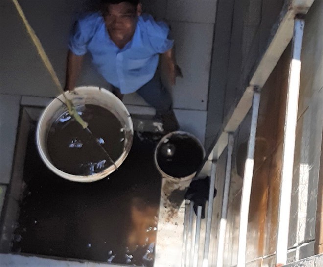 Dân chung cư ở TP.HCM hoang mang vì nước có màu, gây ghẻ ngứa - Ảnh 2. Dân chung cư ở TP.HCM hoang mang vì nước có màu, gây ghẻ ngứa - Ảnh 2.