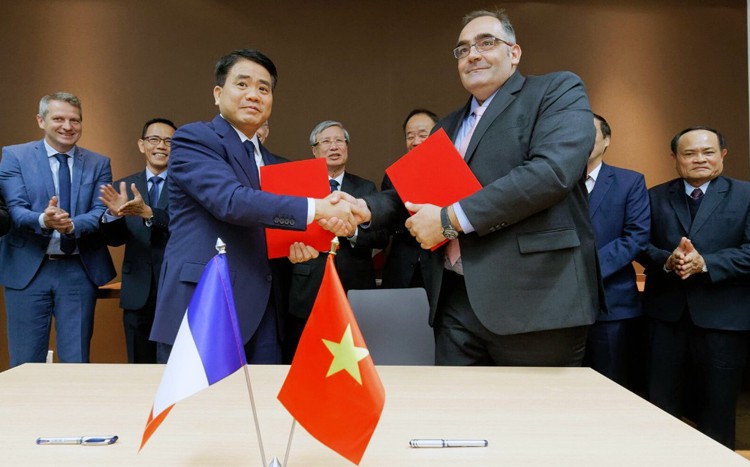Ra mắt đoàn tàu đầu tiên của tuyến metro Nhổn - ga Hà Nội - Ảnh 1. Ra mắt đoàn tàu đầu tiên của tuyến metro Nhổn - ga Hà Nội - Ảnh 1.