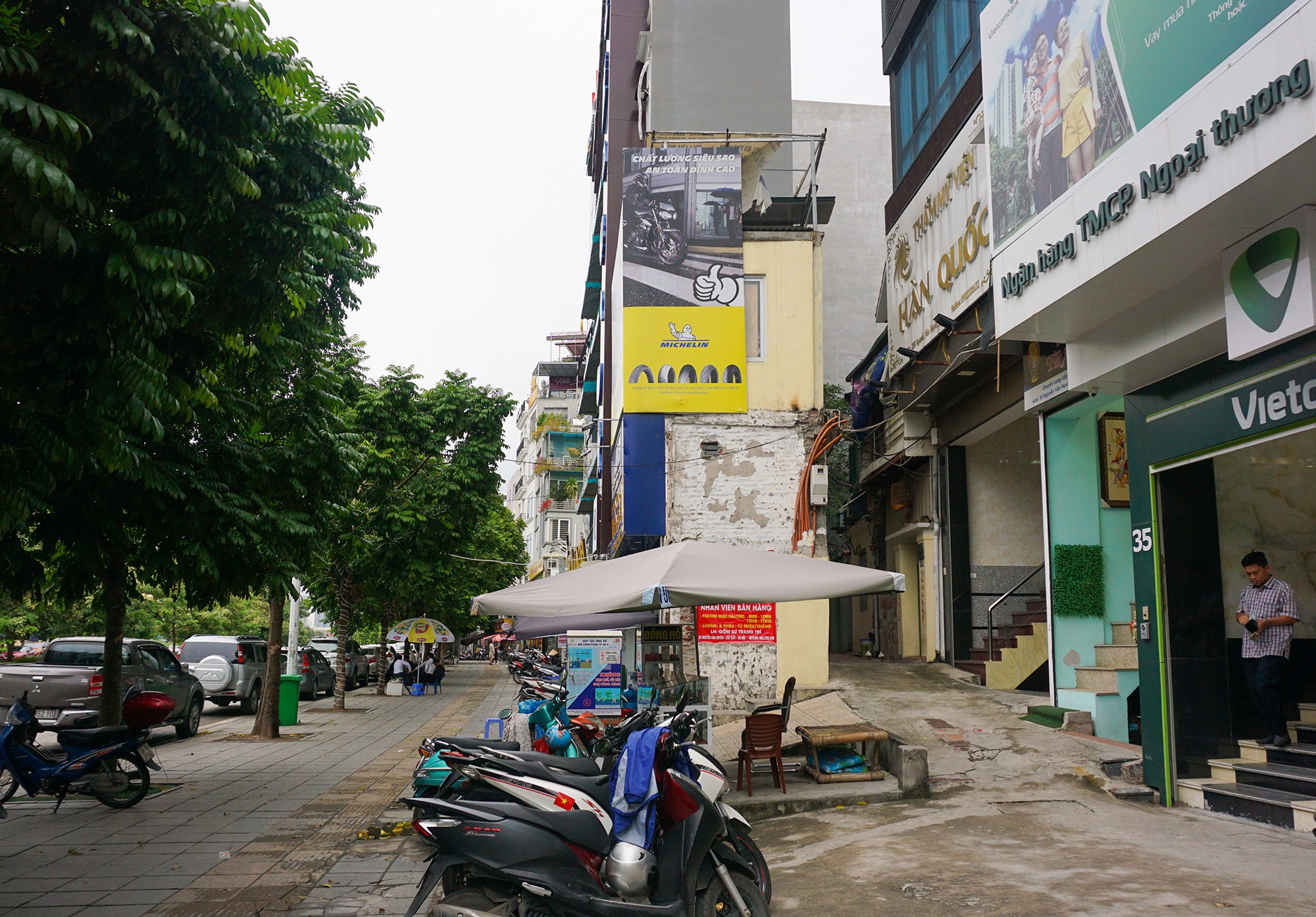 Nhà siêu mỏng, siêu méo trên những con đường nghìn tỷ tại Hà Nội - Ảnh 6. Nhà siêu mỏng, siêu méo trên những con đường nghìn tỷ tại Hà Nội - Ảnh 6.