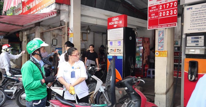 Doanh nghiệp xăng dầu “tấn công” thị trường bán lẻ: Miếng bánh không dễ ăn - Ảnh 1.