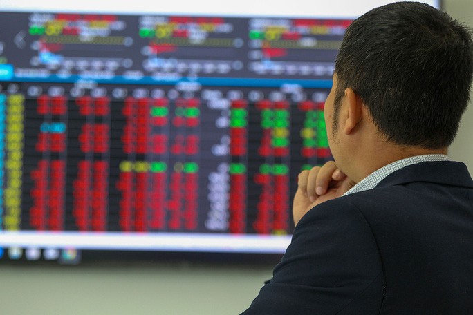 Chứng khoán 9/10: Nhà đầu tư lại bị "úp sọt", SAB trở thành "tội đồ" - Ảnh 1. Chứng khoán 9/10: Nhà đầu tư lại bị "úp sọt", SAB trở thành "tội đồ" - Ảnh 1.