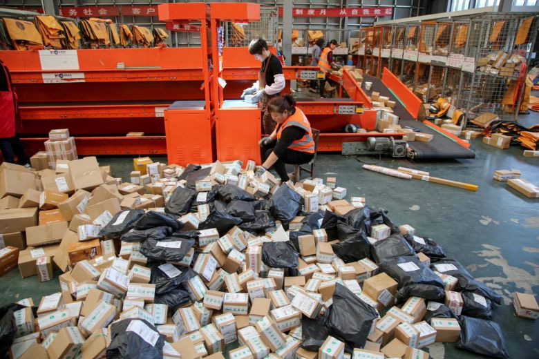 Doanh số Ngày độc thân lập kỷ lục, Trung Quốc bị cảnh báo lượng rác thải từ vật liệu đóng gói - Ảnh 1. Doanh số Ngày độc thân lập kỷ lục, Trung Quốc bị cảnh báo lượng rác thải từ vật liệu đóng gói - Ảnh 1.