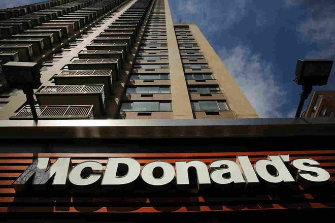 McDonald bị phạt 26 triệu USD vì ăn chặn tiền của 38.000 nhân viên - Ảnh 1. McDonald bị phạt 26 triệu USD vì ăn chặn tiền của 38.000 nhân viên - Ảnh 1.
