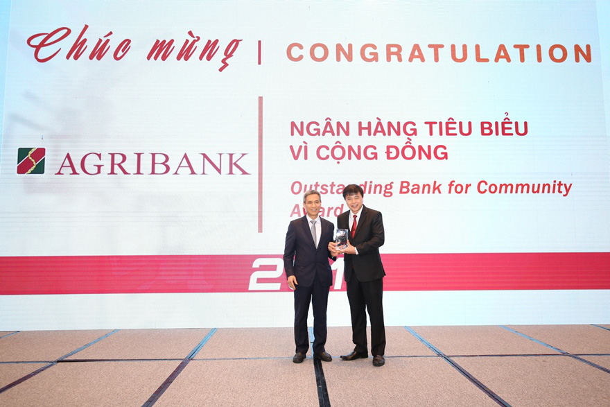 Agribank được vinh danh 2 giải thưởng Ngân hàng Việt Nam tiêu biểu 2019 - Ảnh 1. Agribank được vinh danh 2 giải thưởng Ngân hàng Việt Nam tiêu biểu 2019 - Ảnh 1.