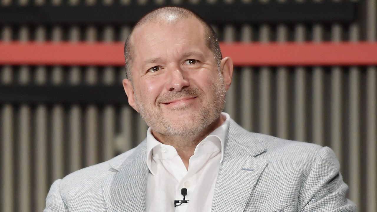 Huyền thoại thiết kế Jony Ive chính thức rời Apple sau 27 năm làm việc - Ảnh 1. Huyền thoại thiết kế Jony Ive chính thức rời Apple sau 27 năm làm việc - Ảnh 1.