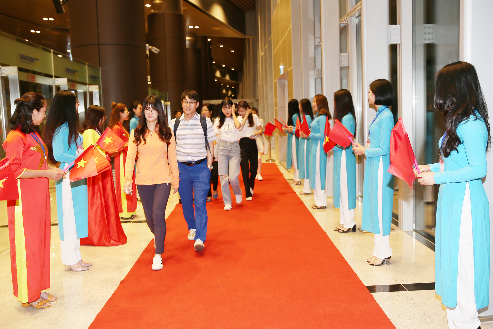 Cảng hàng không quốc tế Vân Đồn được vinh danh là &quot;Sân bay mới hàng đầu thế giới 2019” - Ảnh 4.