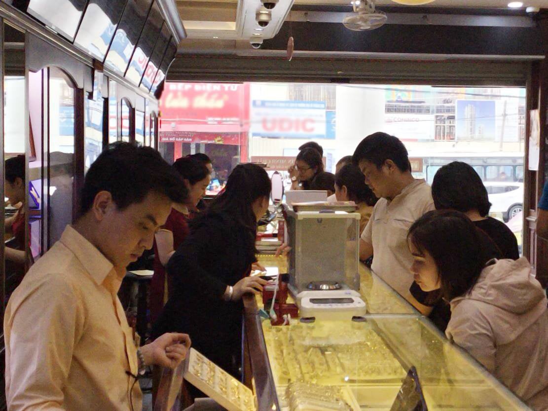 Giá vàng hôm nay 11/12 tăng chậm, palladi vẫn là tâm điểm - Ảnh 1. Giá vàng hôm nay 11/12 tăng chậm, palladi vẫn là tâm điểm - Ảnh 1.
