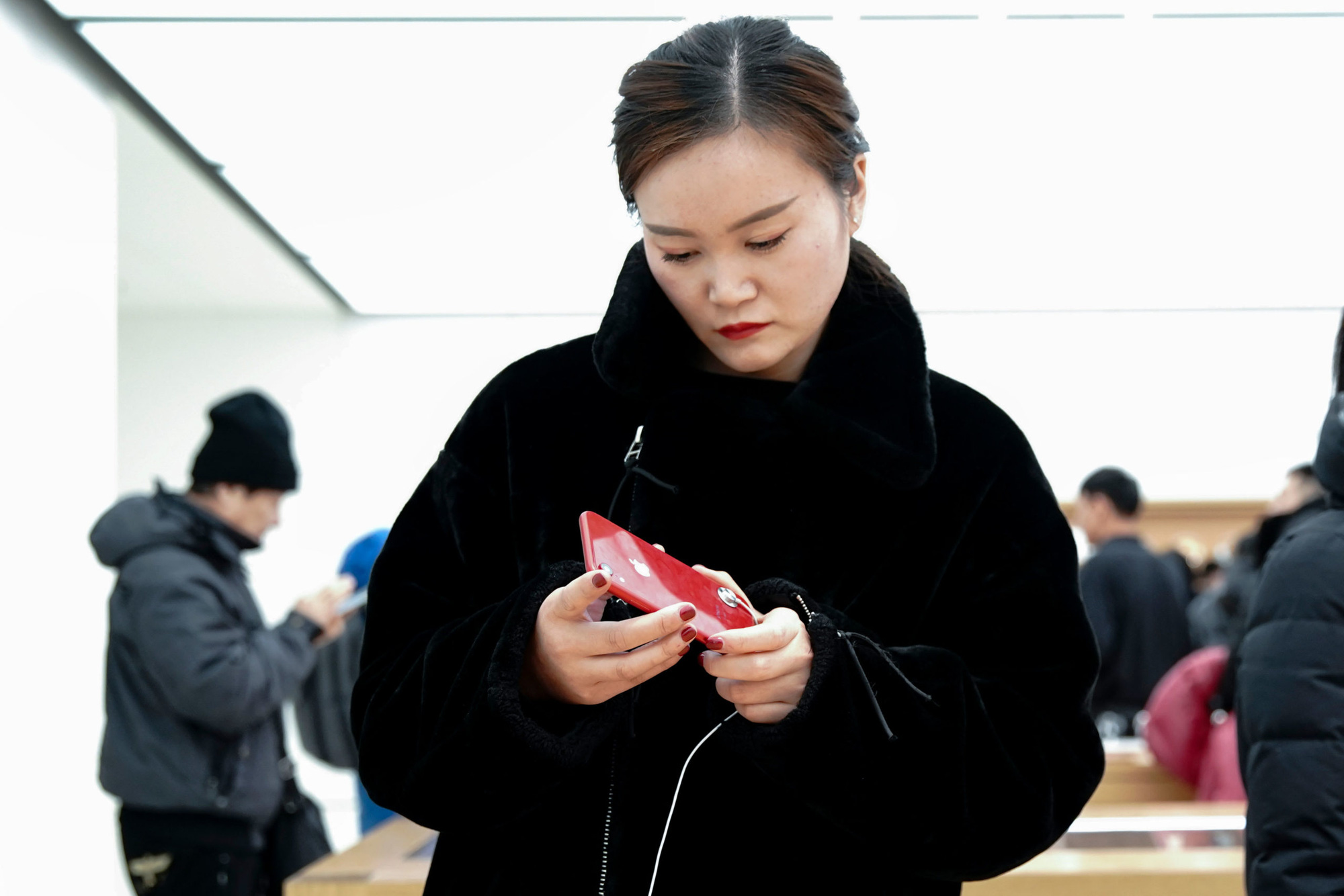 Các lô hàng iPhone tại Trung Quốc giảm hơn 35% trong tháng 11 - Ảnh 1. Các lô hàng iPhone tại Trung Quốc giảm hơn 35% trong tháng 11 - Ảnh 1.