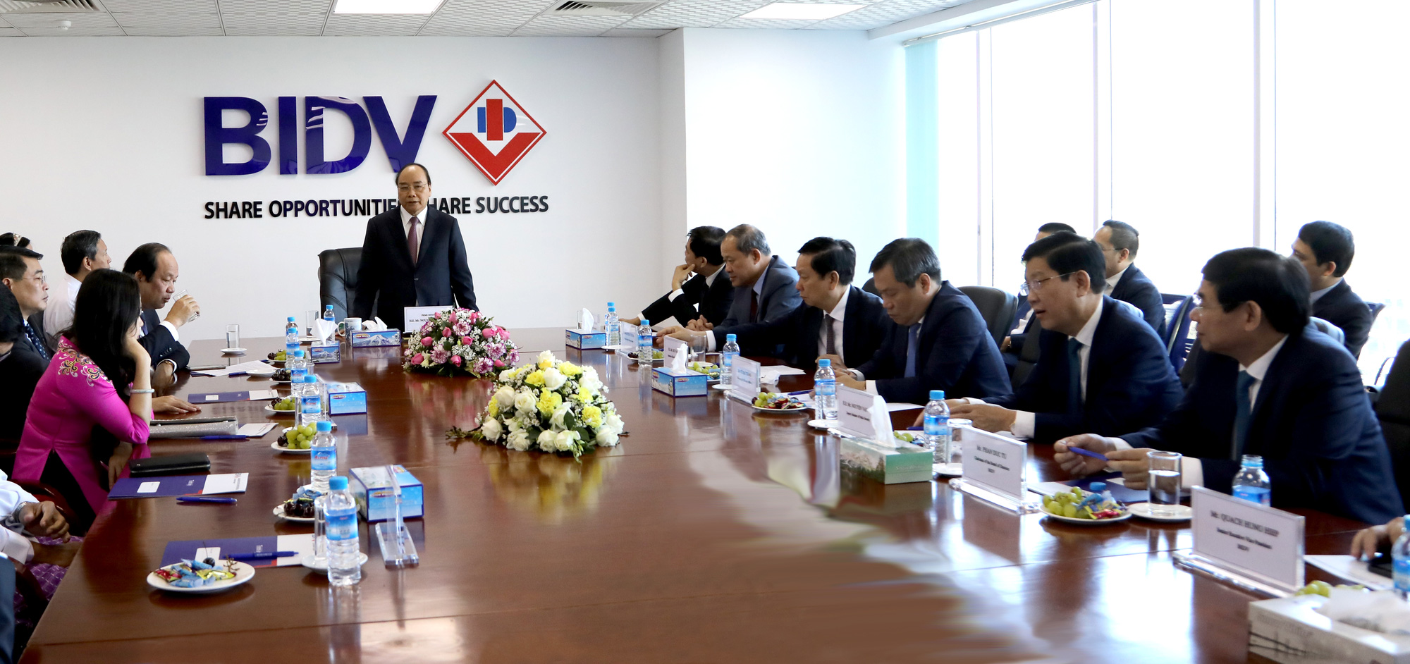 Chủ tịch BIDV Phan Đức Tú báo cáo gì tới Thủ tướng Nguyễn Xuân Phúc? - Ảnh 1. Chủ tịch BIDV Phan Đức Tú báo cáo gì tới Thủ tướng Nguyễn Xuân Phúc? - Ảnh 1.
