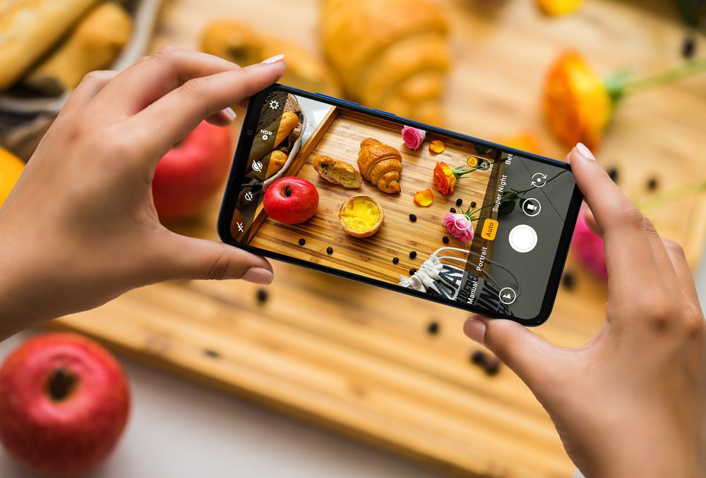Giảm mạnh giá bán Vsmart Live, tỷ phú Phạm Nhật Vượng đang tấn công trực diện các thương hiệu nước ngoài? - Ảnh 2. Giảm mạnh giá bán Vsmart Live, tỷ phú Phạm Nhật Vượng đang tấn công trực diện các thương hiệu nước ngoài? - Ảnh 2.