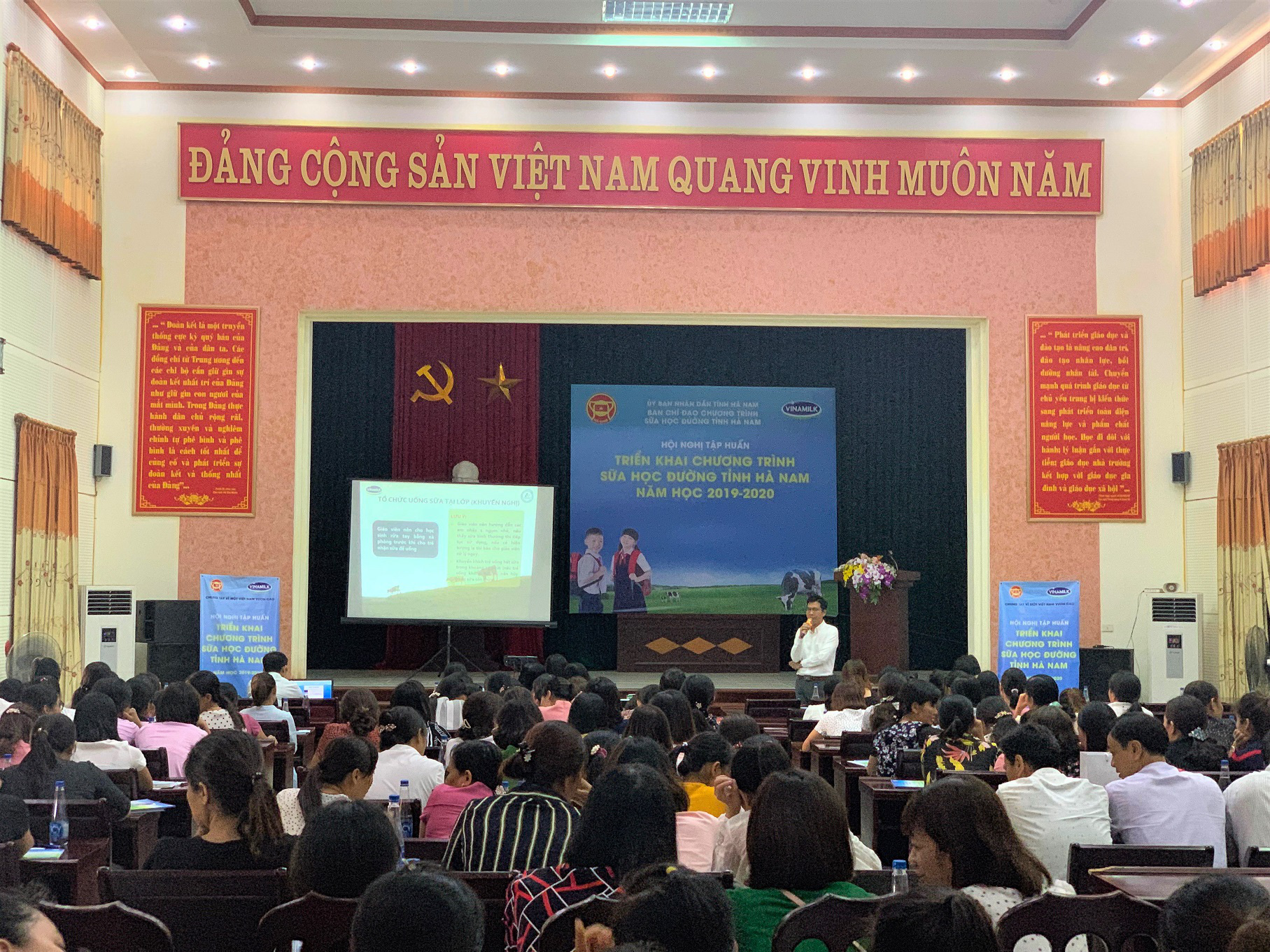 130.000 học sinh trẻ học sinh mầm non Hà Nam được uống sữa học đường của Vinamilk - Ảnh 3. 130.000 học sinh trẻ học sinh mầm non Hà Nam được uống sữa học đường của Vinamilk - Ảnh 3.
