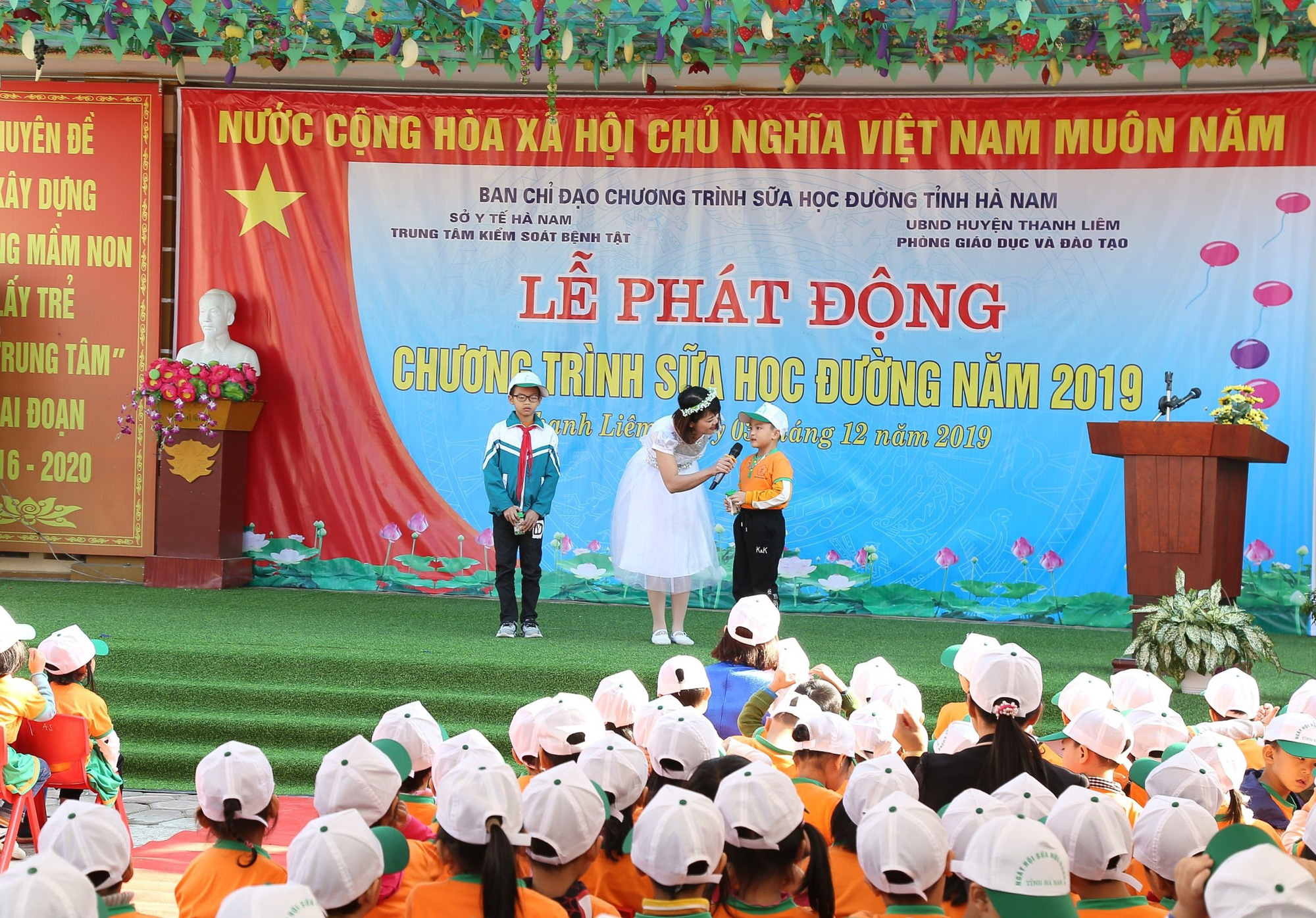 130.000 học sinh trẻ học sinh mầm non Hà Nam được uống sữa học đường của Vinamilk - Ảnh 6. 130.000 học sinh trẻ học sinh mầm non Hà Nam được uống sữa học đường của Vinamilk - Ảnh 6.