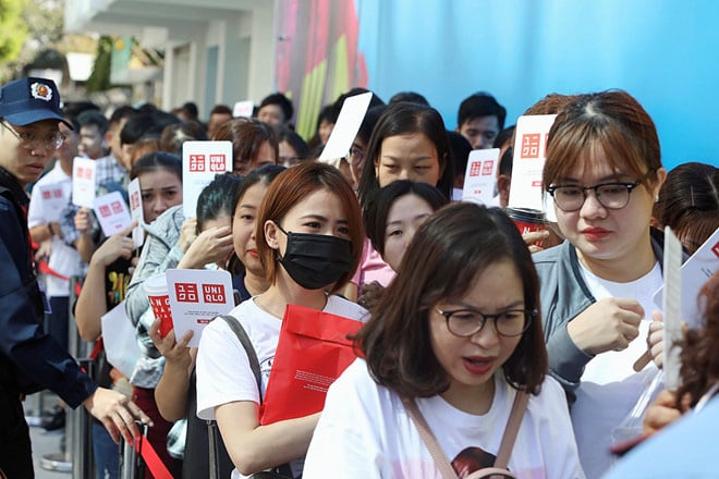 Chân dung ông chủ Uniqlo vừa mở cửa hàng đầu tiên tại Việt Nam - Ảnh 1. Chân dung ông chủ Uniqlo vừa mở cửa hàng đầu tiên tại Việt Nam - Ảnh 1.