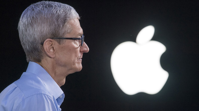 Mức lương chênh lệch khủng giữa CEO Apple Tim Cook và cựu CEO huyền thoại Steve Jobs - Ảnh 1. Mức lương chênh lệch khủng giữa CEO Apple Tim Cook và cựu CEO huyền thoại Steve Jobs - Ảnh 1.