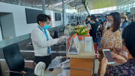 Hồi hộp mua vé máy bay Tết