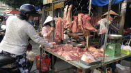 Chợ tự phát nhộn nhịp sau giãn cách