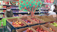 Táo New Zealand chỉ 29.000 đồng/kg, nho Mỹ chỉ hơn 100.000 đồng/kg tại siêu thị