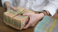 'Sang tay nhanh' bình quân gần 11 tỷ USD/ngày, lãi suất vay mượn giữa các ngân hàng vọt lên 5,13%