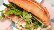 Việt Nam có 6 tiệm bánh mì vang danh ở nước ngoài, khách xếp hàng dài chờ đến lượt