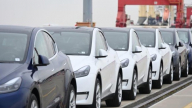Tesla tăng cường sản xuất trong bối cảnh các đối thủ ra mắt xe điện mới