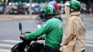 Sau phụ phí nắng nóng, Grab lại phụ thu phí Tết  