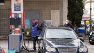 Nghị viện châu Âu thông qua luật cấm bán ô tô chạy bằng xăng và dầu diesel
