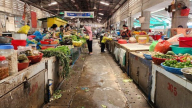 Chợ truyền thống ế ẩm, xuống cấp