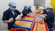 Ngân hàng vào cuộc đua giảm lãi suất, các SMEs vẫn 'dài cổ' chờ