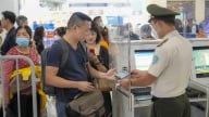 Dùng VNeID đi máy bay lâu hơn cách thông thường