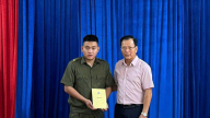 Phó Chủ tịch Thường trực UBND tỉnh Lào Cai Hoàng Quốc Khánh thăm hỏi gia đình lực lượng an ninh trật tự tại Bắc Hà
