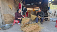 Chỉ đan rổ rá, bện chổi rơm, sao dân tình đặt mua tới tấp loại hàng này từ vợ chồng U90 ở Thái Nguyên?