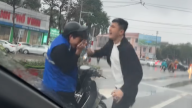 Công an xác minh clip nam shipper bị đánh dã man ngay trên đường ở Nghệ An