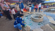 Dân tình đang kéo lên vùng rừng này ở Bình Định, tụm 5 tụm 3 luộc trứng dưới suối, rôm rả ra trò