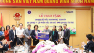 Bộ Y tế tiếp nhận 500.000 liều vaccine phòng bệnh sởi được VNVC trao tặng