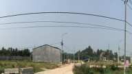 Dân kéo đến trụ sở huyện phản đối việc xây khu TĐC 'gần nhà xa ngõ'