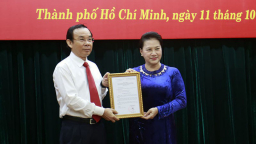 Công bố quyết định của Bộ Chính trị về công tác cán bộ