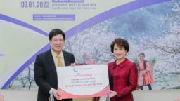 Sao Thái Dương đồng hành cùng chương trình trao tặng tủ sách cho em