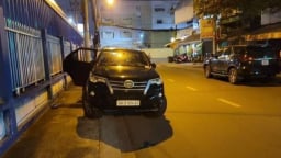 Nhóm du khách Hàn Quốc trình báo bị đập bể kính ô tô, trộm tài sản