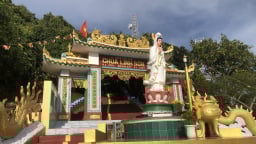 Ngôi chùa trăm năm không có sư trụ trì trên núi Cao Cát của đảo Phú Quý - Bình Thuận