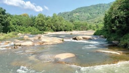 Vì sao cứ sau tết Nguyên đán người làng này ở Bình Thuận lại ra sông Dinh, suối Tiên 'điểm danh'?